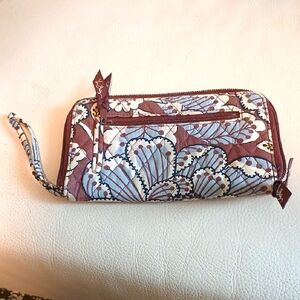 Vera Bradley Wristlet. Brwn,gray & Cream.